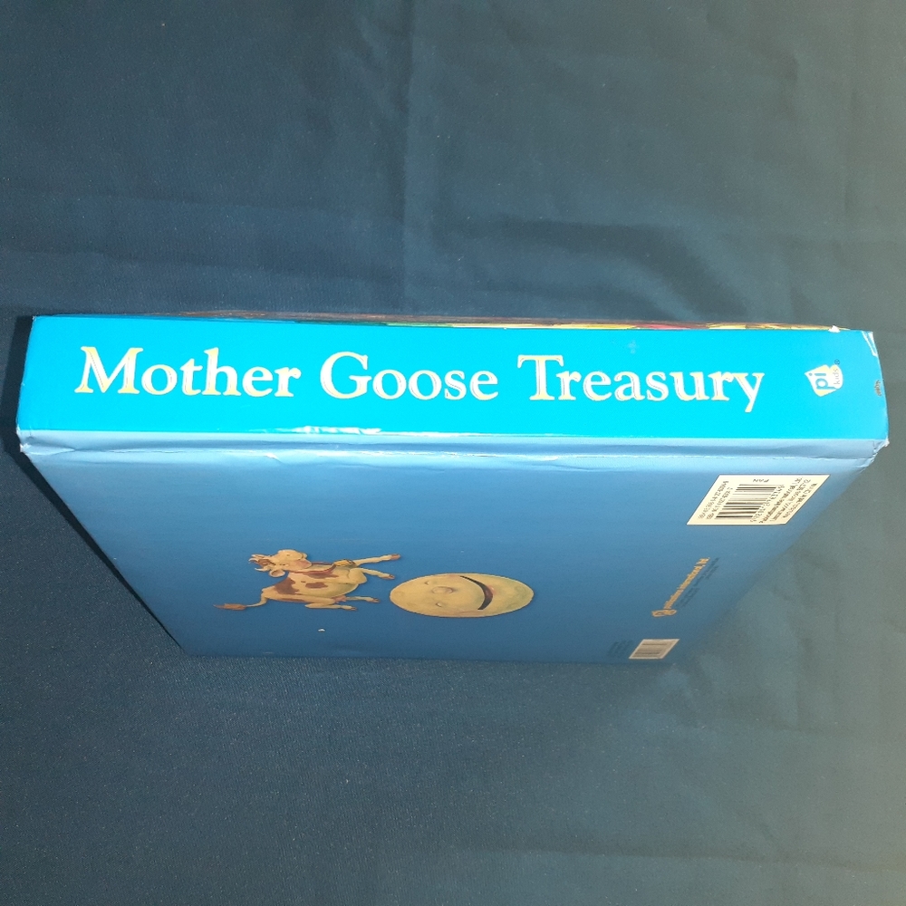 Book - Picture 5 of 8